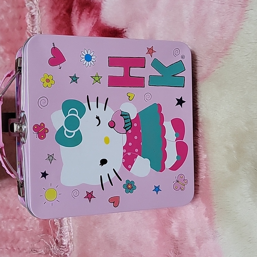 Hello Kitty tin box